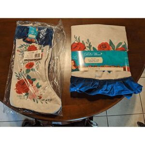 NEW Pioneer Woman Blue Ruffle & Red Roses Christmas Tree Skirt & Set of 2 Red Ro